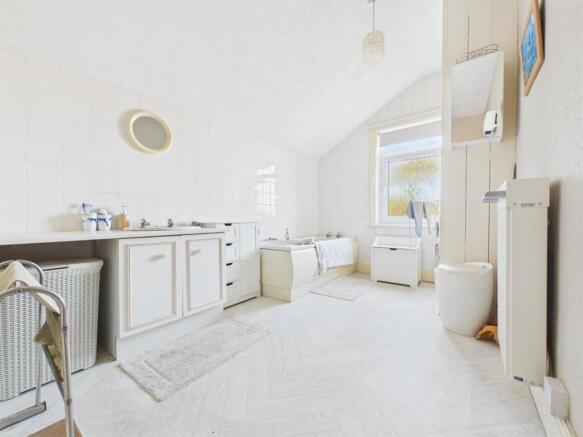 3 bed Semi-Detached for sale Image 7