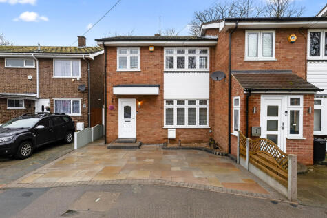 Fir Tree Close, Romford, RM1