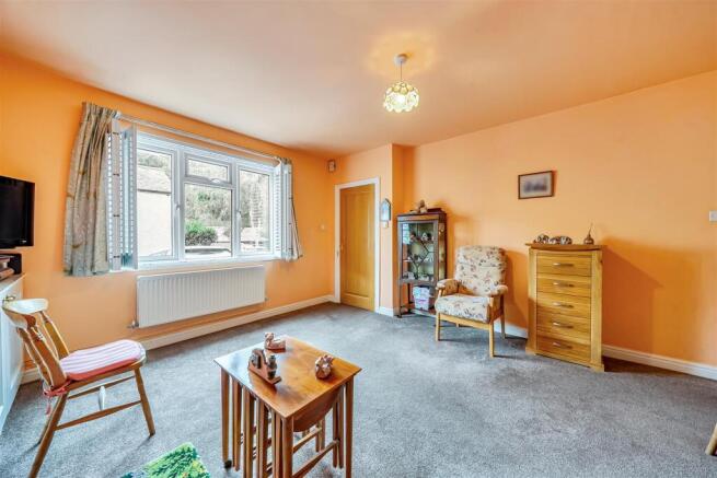Living Room 2.jpg