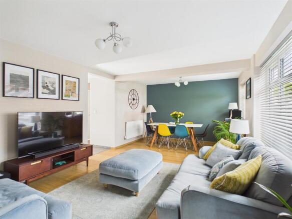 Lounge/Dining Room