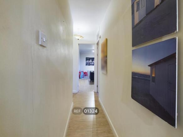 2 bed Apartment to rent Image 5
