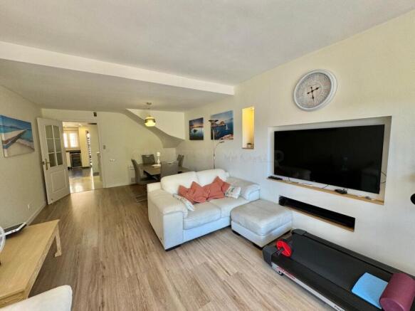 WhatsApp Image 2024-11-29 at 15.43.28 (1)