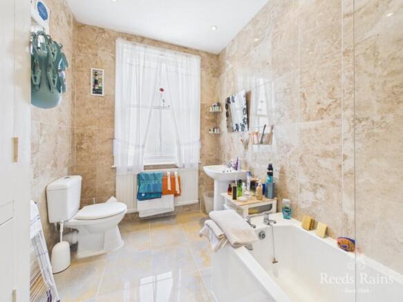 3 bed Apartment for sale Image 7