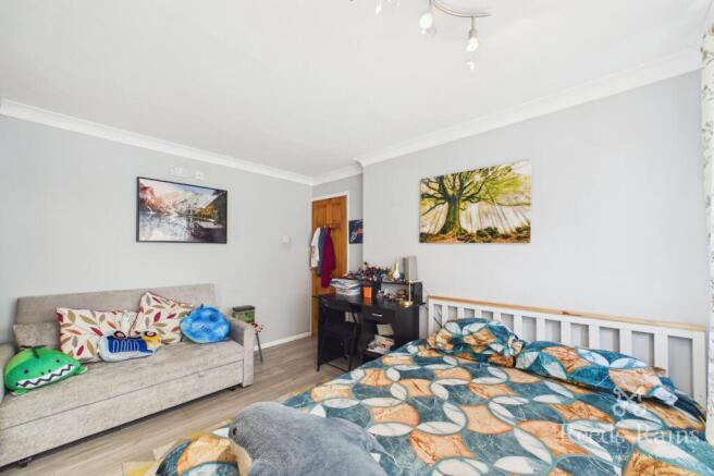 3 bed Semi-Detached for sale Image 12