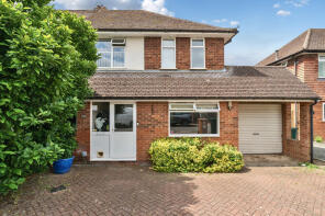 4, Heron Close, Rickmansworth WD3 1NF