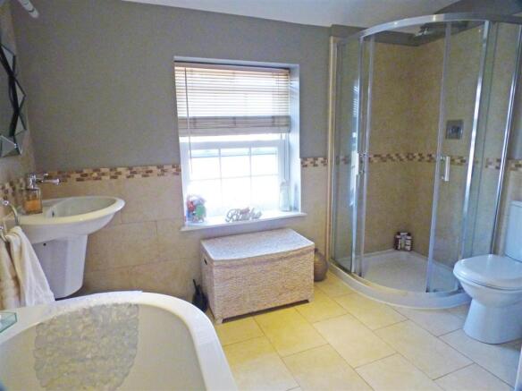 FAMILY BATHROOM