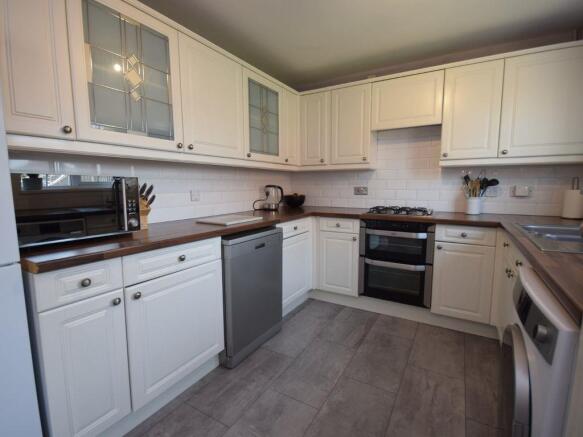 4 bed Detached for sale Image 7