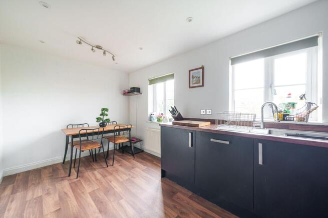 3 bed Town House to rent Image 4