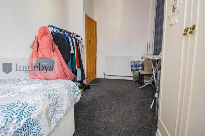 3 bed Flat for sale Image 8