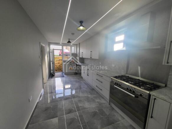 2 bed Flat to rent Image 3