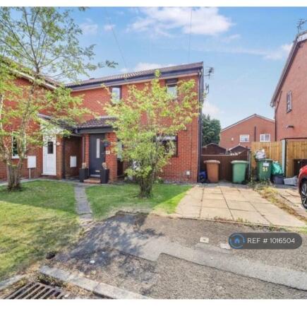 2 Bed Semi Detached Driveway Close To High Street