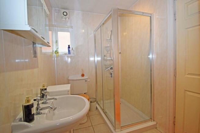 12 Wheelwright Close, shower room.jpg