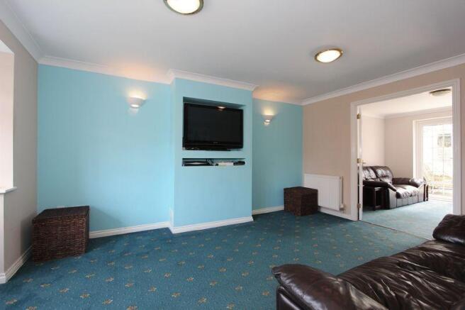 LOUNGE 1