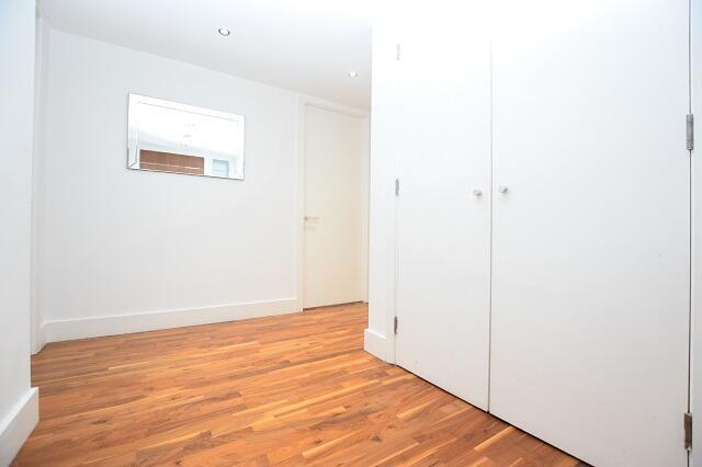 2 bed Apartment to rent Image 12
