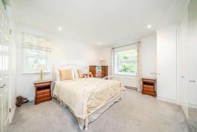 60S, Fairlawn, Weybridge photo 4