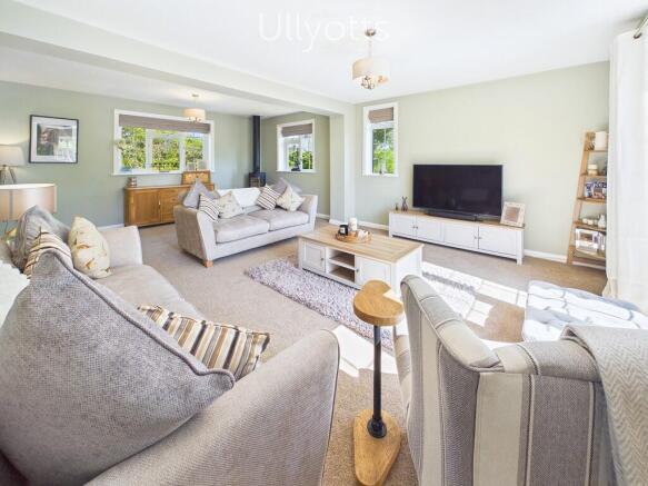 5 bed Detached for sale Image 7