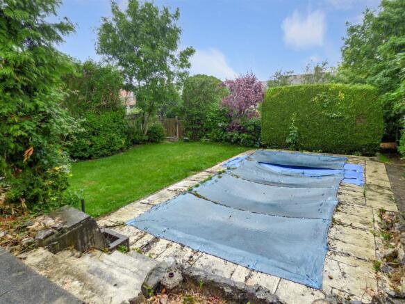 Rear garden 2.jpeg