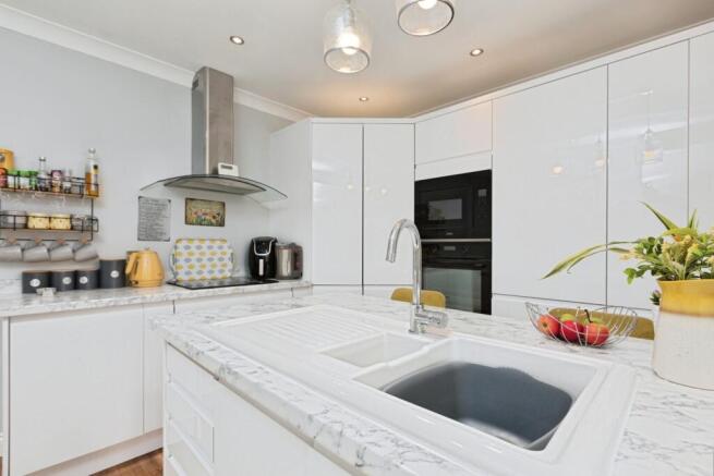 3 bed Detached for sale Image 4