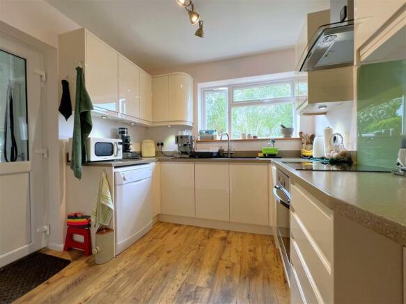 kitchen 2.jpg