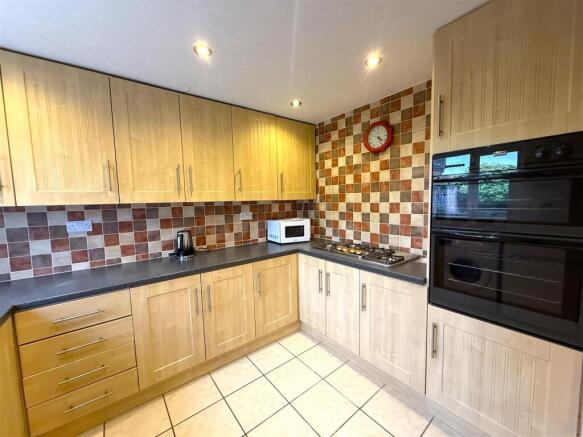 4 bed Detached for sale Image 7