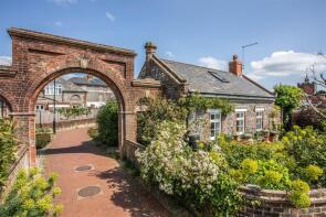East Lodge, Southover High Street, Lewes BN7 1HT
