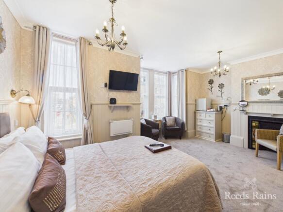9 bed Semi-Detached for sale Image 4