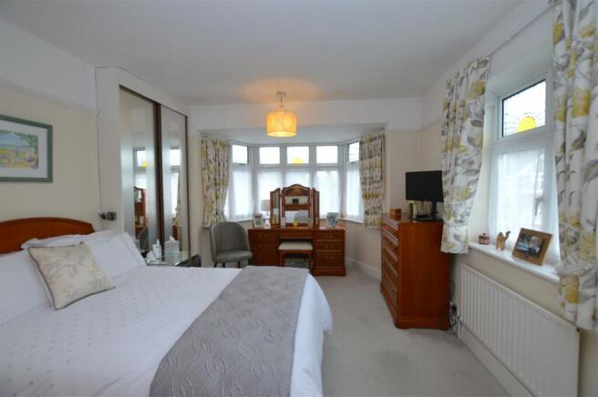 22 Strathearn Ave bed1.JPG