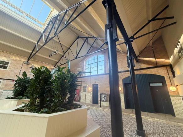 GRAND COMMUNAL ENTRANCE & HISTORIC HUB