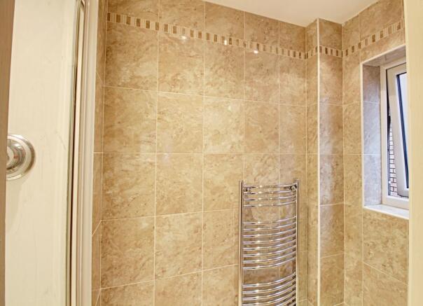 Ensuite to Bed 1