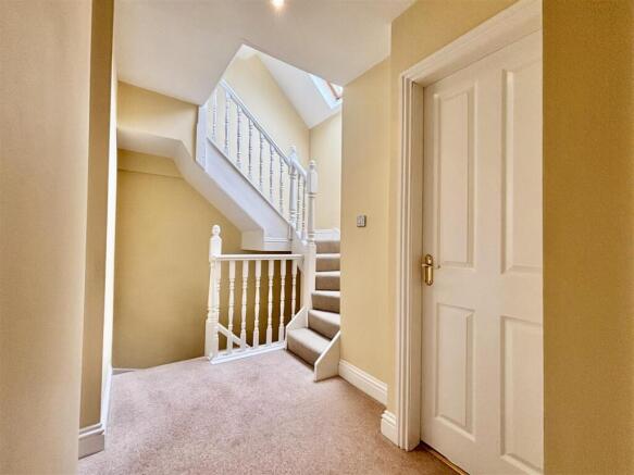 3 bed Semi-Detached for sale Image 12