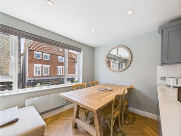 2 bed Apartment for sale Image 4