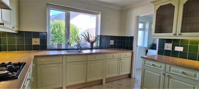 Kitchen (2).jpg