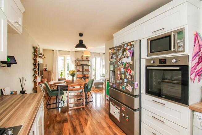 3 bed Town House for sale Image 5