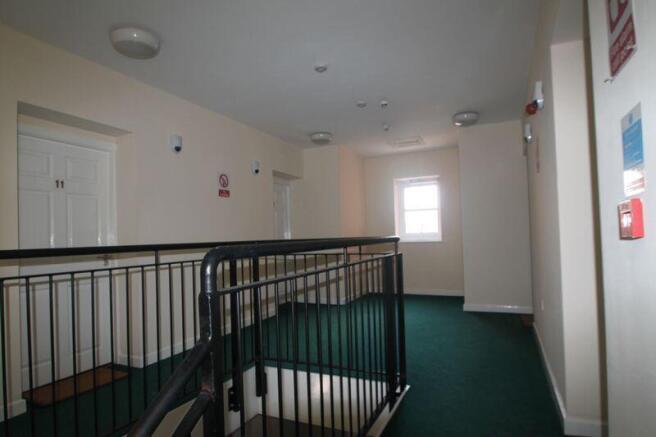 2 bed Flat to rent Image 12