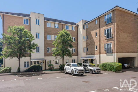 Waterfall Close, Hoddesdon, EN11