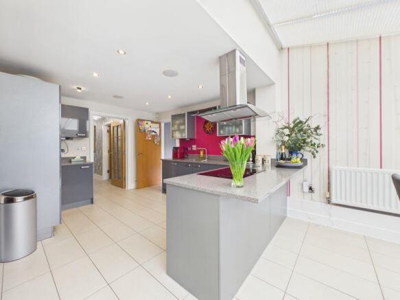 OPEN PLAN - KITCHEN/DINING ROOM
