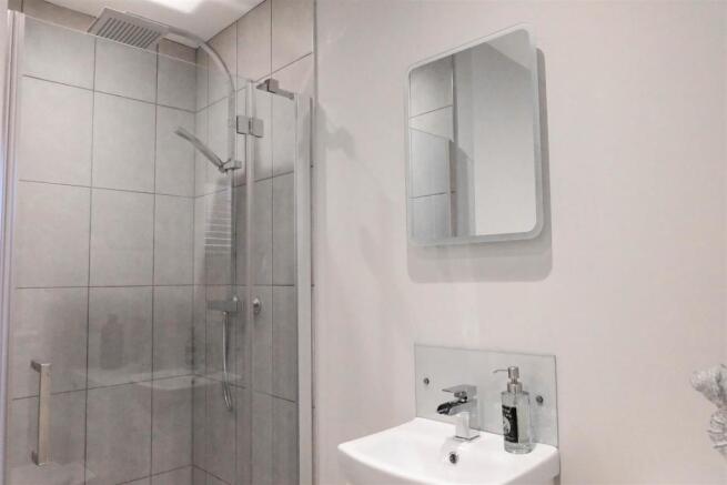 En-SuiteShowerRoom.jpg