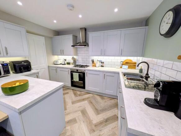 4 bed Detached for sale Image 7
