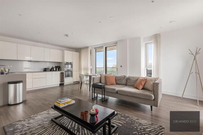 Flat 45, Pinto Tower SW8 2FS-8.jpg