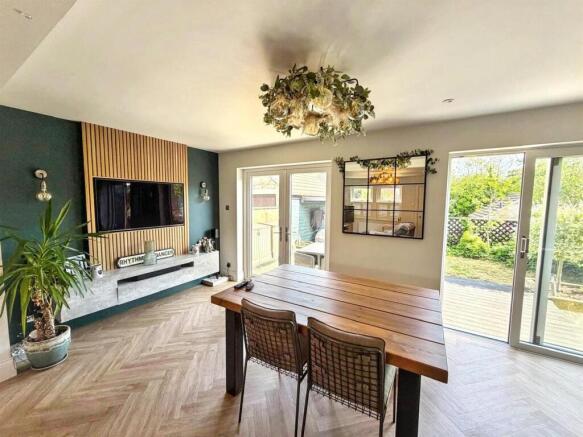 4 bed Detached for sale Image 5