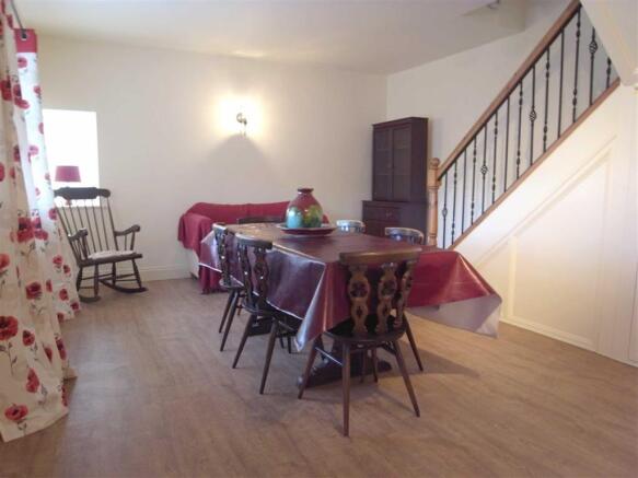 LIVING/DINING ROOM