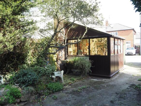 Driveway & Conservatory 208