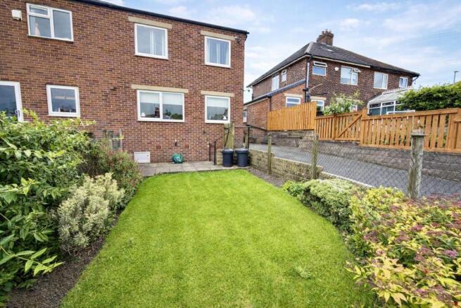 3 bed Semi-Detached for sale Image 12