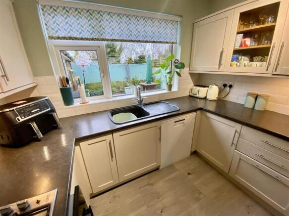 4 bed Semi-Detached for sale Image 7