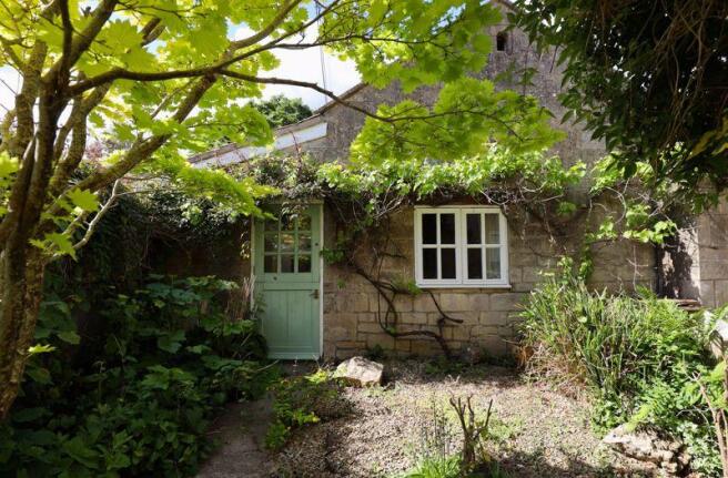 Outbuilding en...