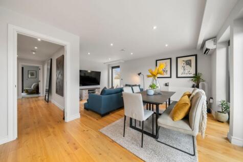 Littleworth Road, Esher, KT10