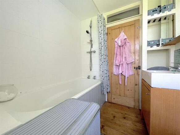 Bathroom (2).jpeg