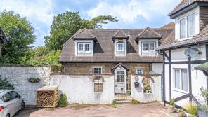 San Lorenzo, Sandrock Hall, The Ridge, Hastings TN34 2RB