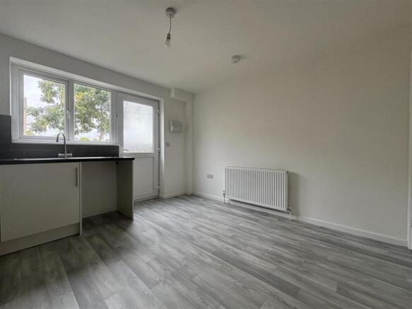 3 bed End of Terrace to rent Image 5