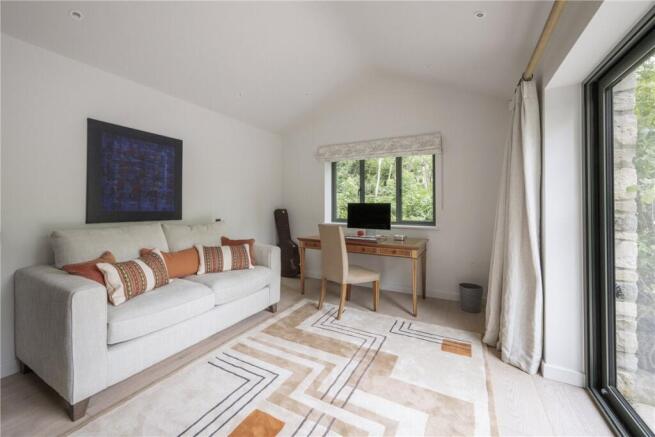 Bedroom/Office